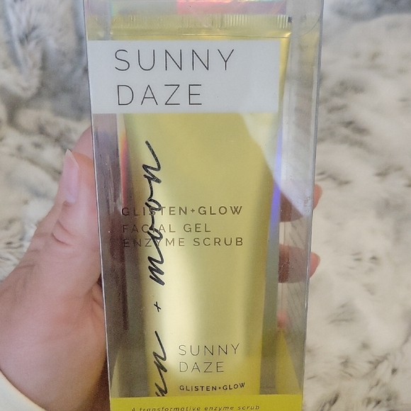 SUNNY DAZE, Glisten + Glow Facial Gel Enzyme Scrub, NIB - Picture 2 of 6